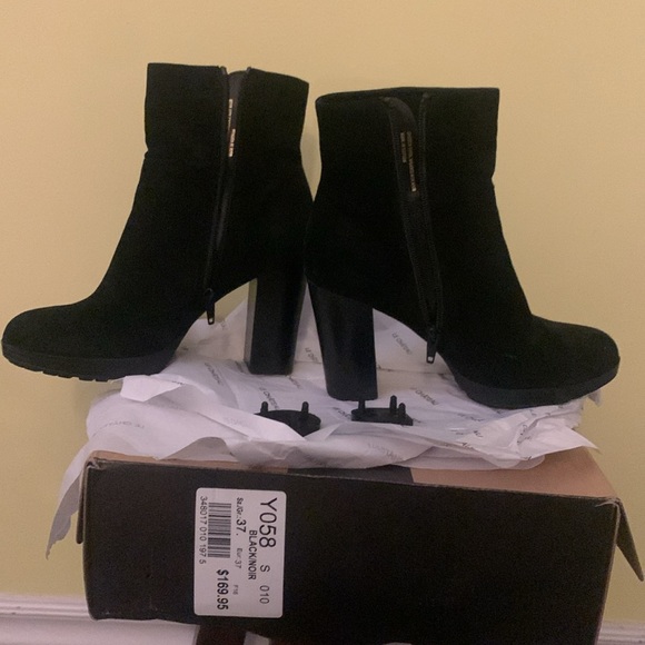 Black heeled boots - Picture 3 of 7